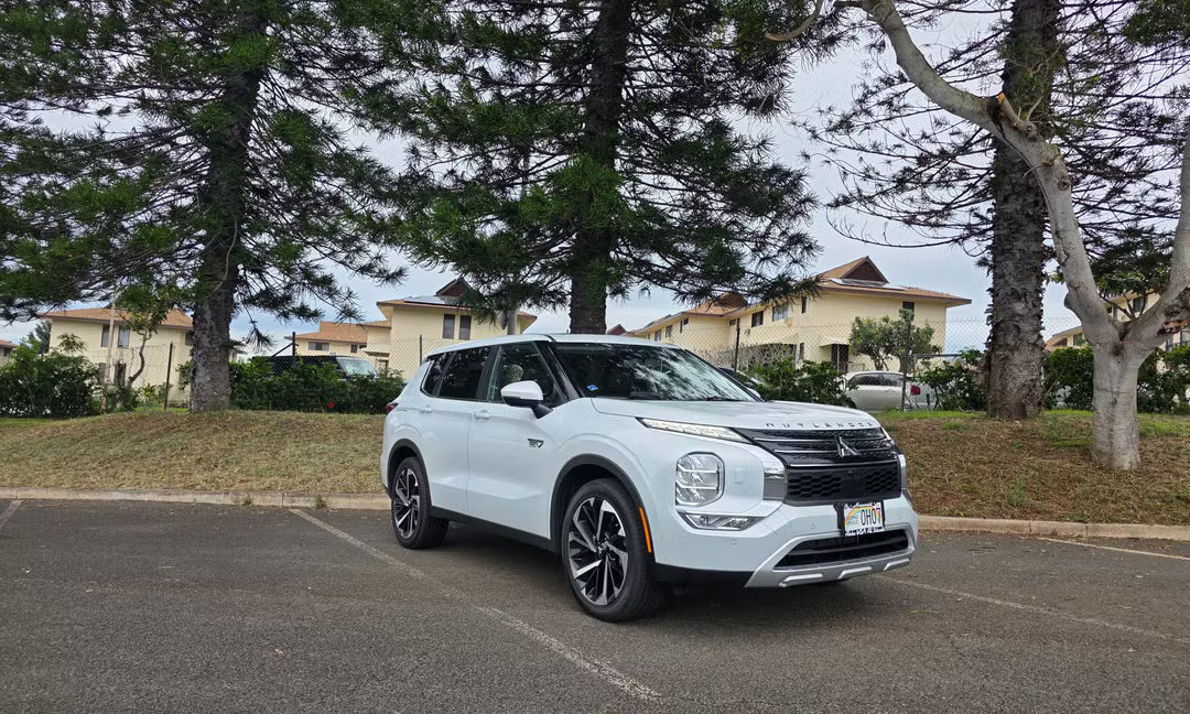 Mitsubishi Outlander Plug-In Hybrid (2024 SEL)