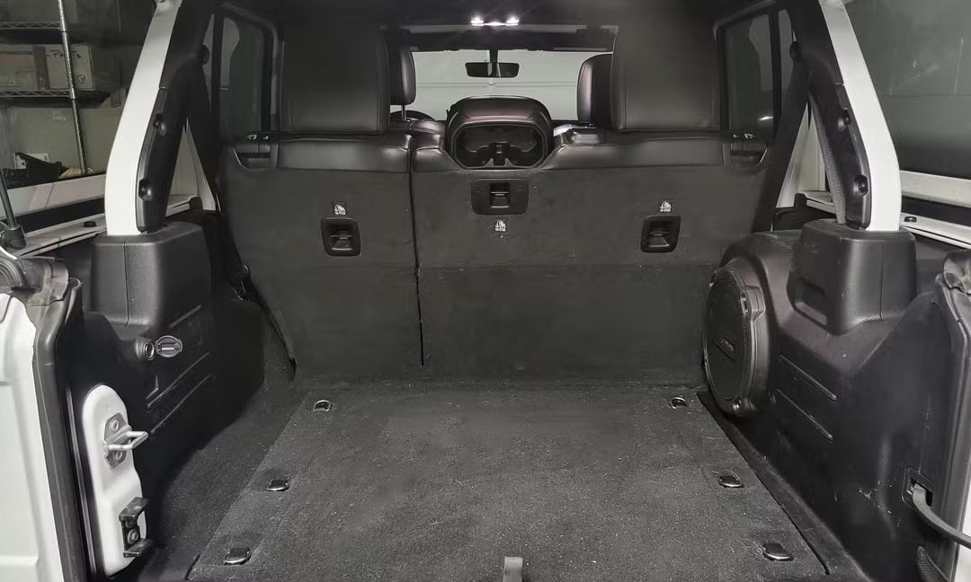 Jeep Wrangler Unlimited (2021 Sahara Altitude)