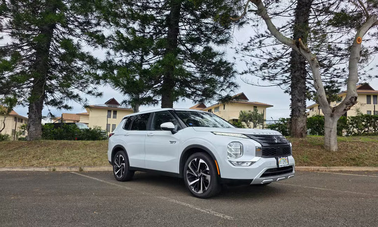 Mitsubishi Outlander Plug-In Hybrid (2024 SEL)