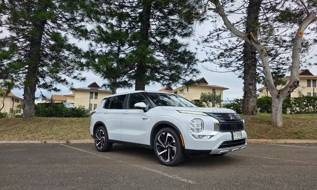 Mitsubishi Outlander Plug-In Hybrid (2024 SEL)