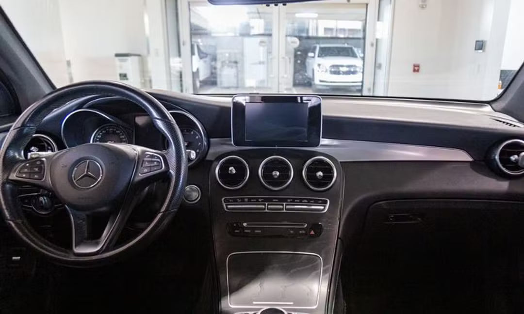 Mercedes-Benz GLC-Class (2019 GLC 300)