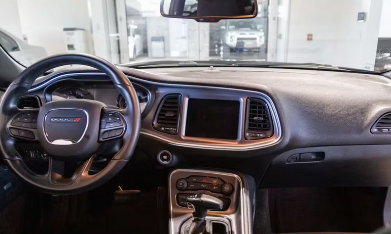 Dodge Challenger (2020 SXT)
