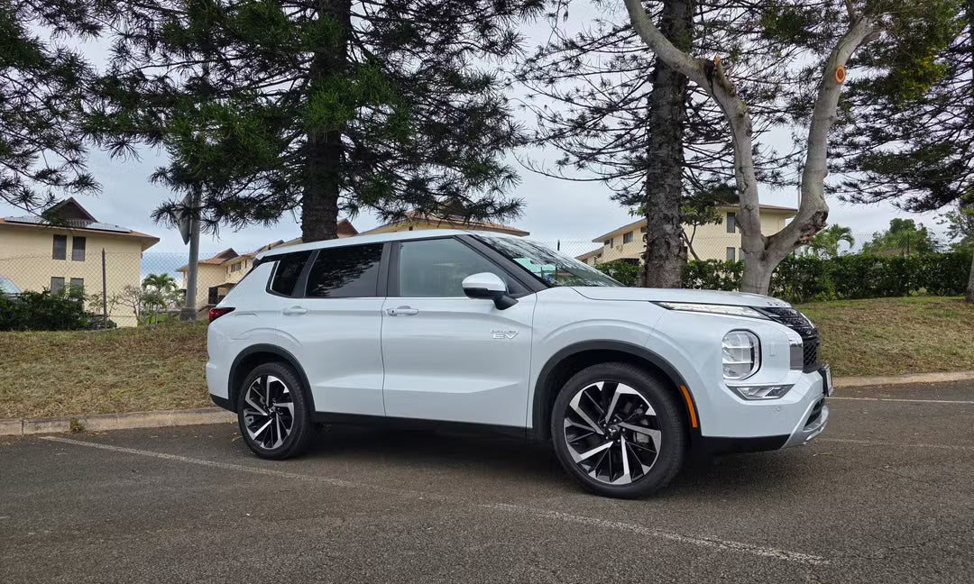Mitsubishi Outlander Plug-In Hybrid (2024 SEL)